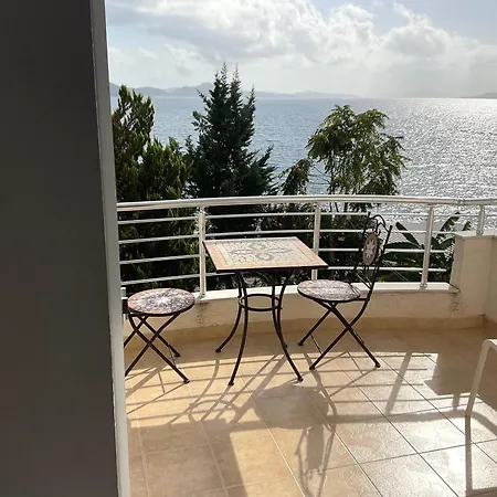 Mojito With Sea View &free Parking Daire Saranda